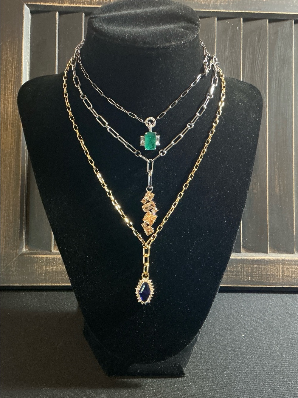 Bomb Party Random Necklace Bundle